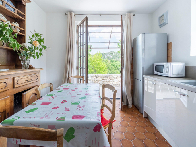 Private kitchen 2, Holiday Home in Montclus Near River, Gard