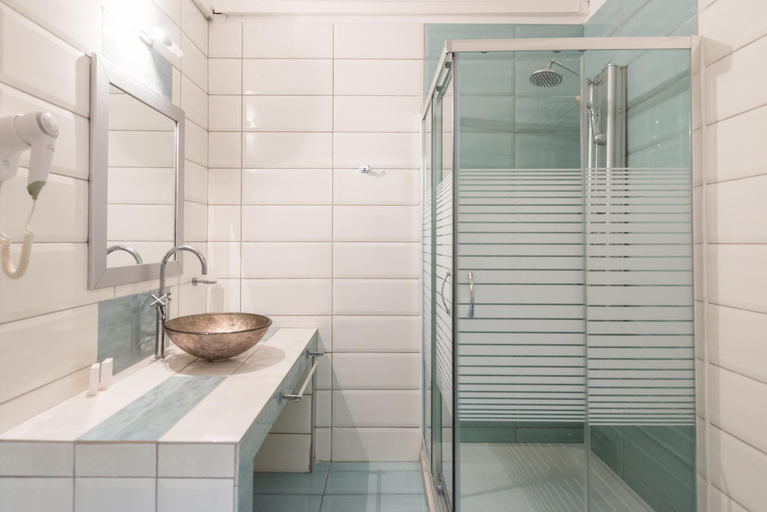 Bathroom 4, Maranton Beach Hotel, East Macedonia and Thrace