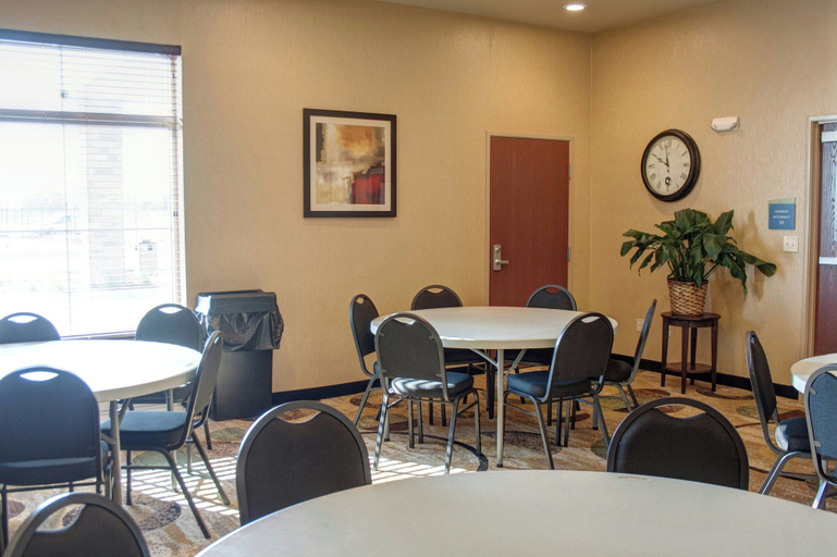 Food & Drinks 5, Cobblestone Hotel & Suites - Jefferson, Greene