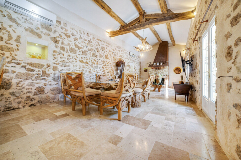 Dining 5, Stone Home in France With Private Pool, Var