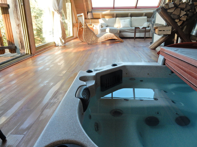 Indoor spa tub, Mountain Stay Near Canal, Moselle