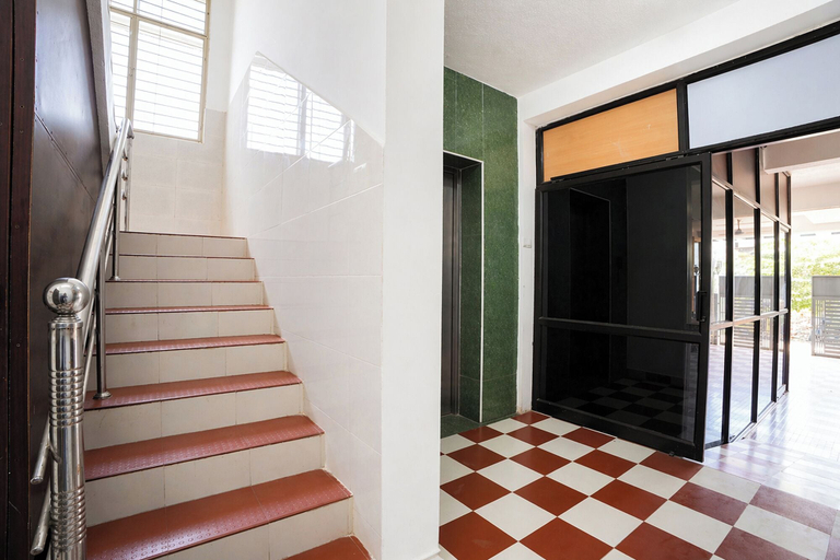 Staircase 4, Fabhotel Madras Residency, Kancheepuram