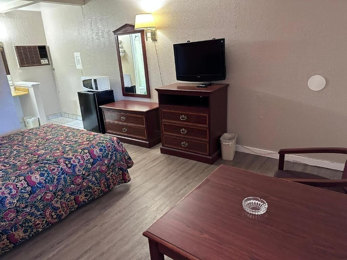 Bedroom 5, Crystal Motel, Tulsa