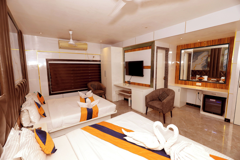 Others 5, N S International, Kolkata