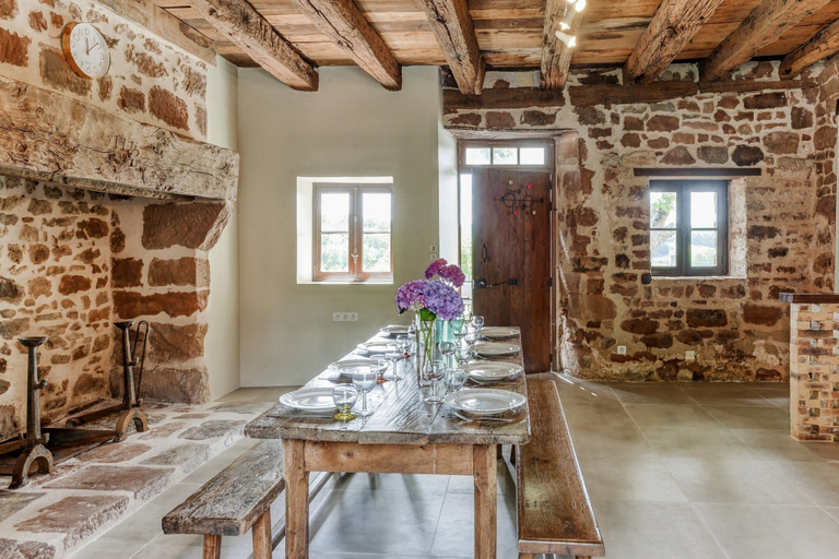 Dining 4, Beautiful Holiday Home With Pool in Teillots, Dordogne