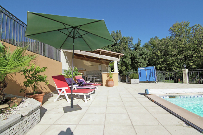 Pool 5, Villa in Ledenon With Private Pool, Gard