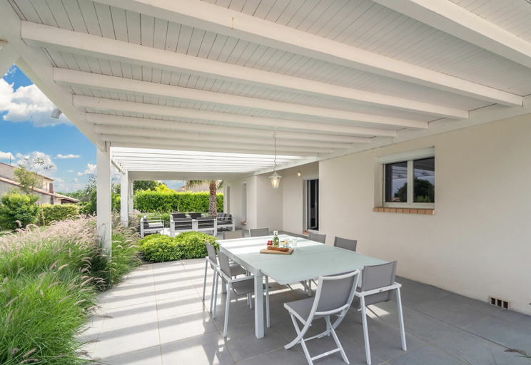 Balcony 3, Villa in Occitanie With Private Pool, Hérault