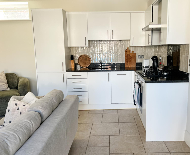 Others 4, Windsor Mews by Stay Focused SA, Slough