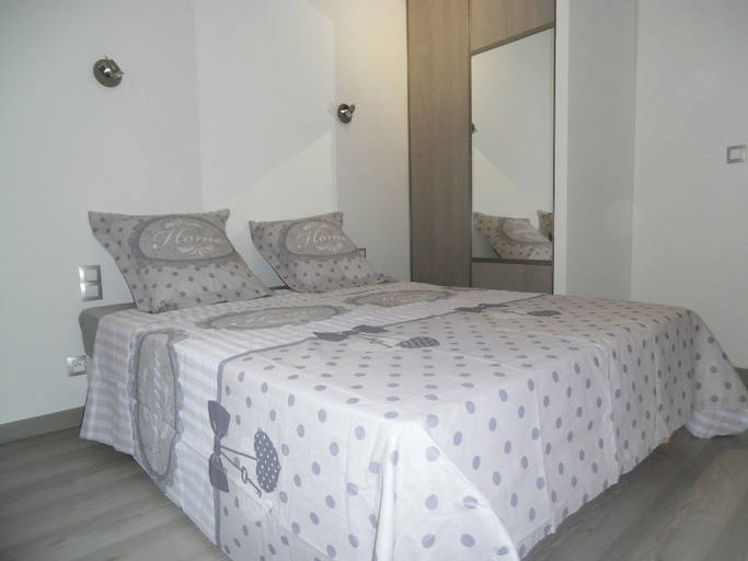 Room 4, Peaceful Poolside Escape, Hérault