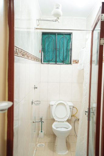Bathroom 4, Javilla Eagles Safari Guest House, Starehe