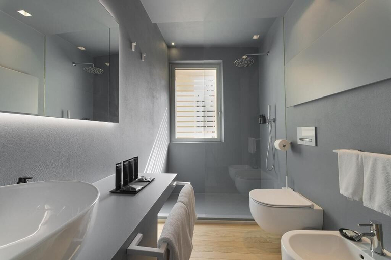Bathroom 3, Palazzo Cordigero, Verona