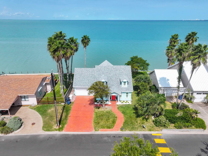 Interior 3, Bayside Waterfront Home With Private Patio, Cameron