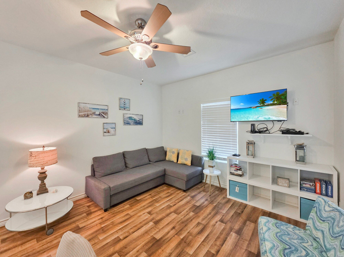 Living area, Kc's Sunshine 2 Bedroom Home, Galveston