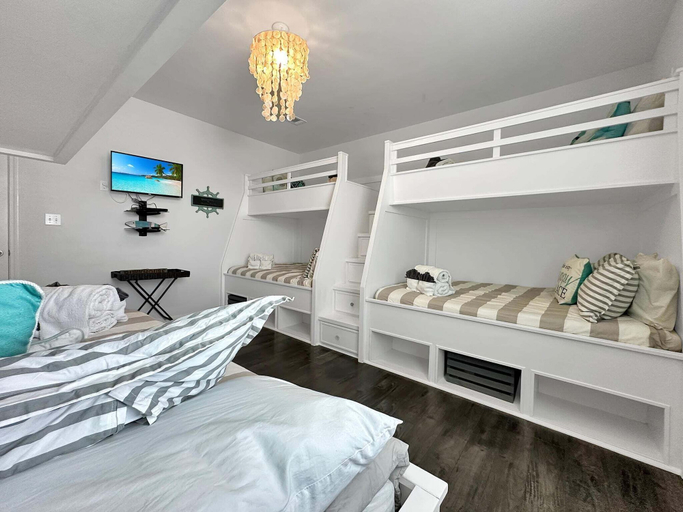 Room 2, Turtle Beach 3 Bedroom Home, Galveston