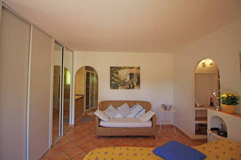 Room 4, Villa in Bagnols Near Sea With Pool, Var