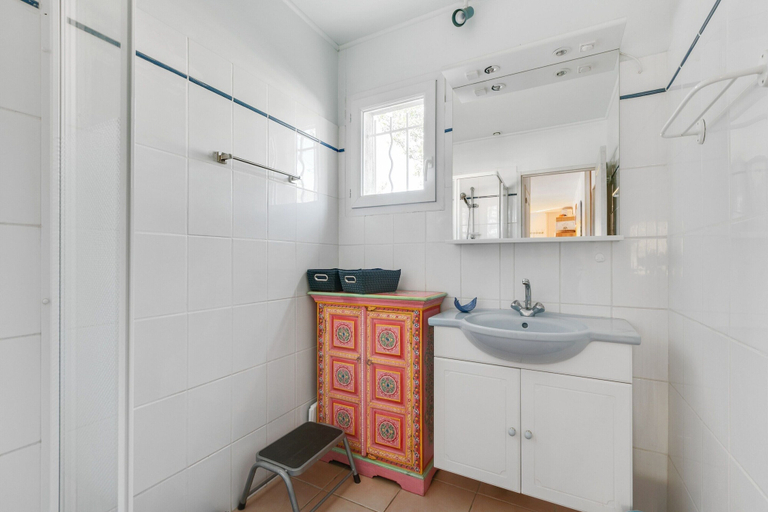Bathroom 2, Sunny Roquebrun Getaway, Hérault