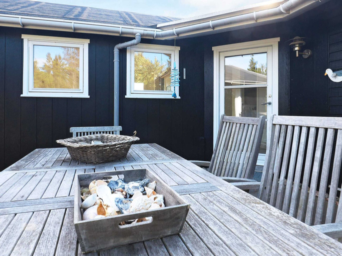Food & Drinks, 4 Star Holiday Home in Jerup, Frederikshavn