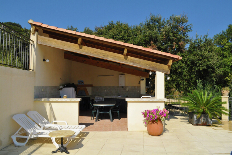 Balcony 2, Villa in Ledenon With Private Pool, Gard
