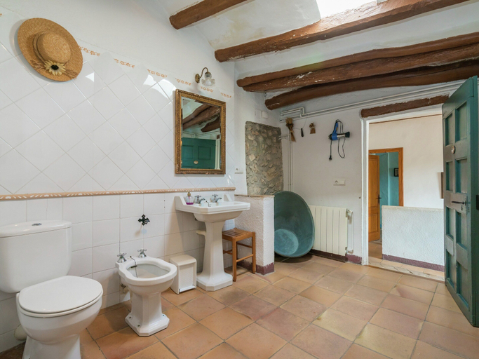 Bathroom 2, Charming Cottage Near City Centre, Barcelona