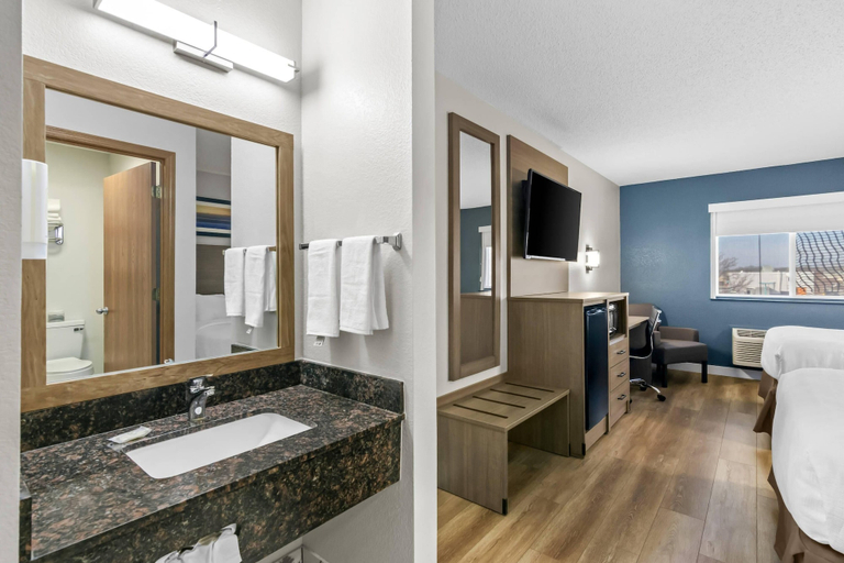 Bathroom 4, Quality Inn Neosho, Newton