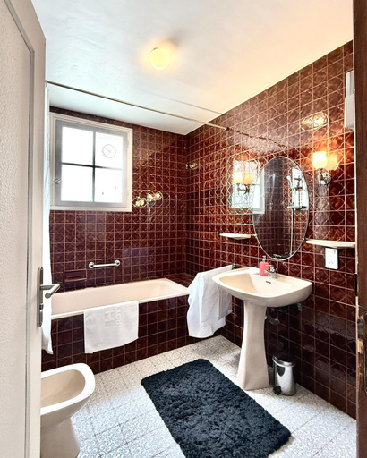 Bathroom 2, Studio Loubes Bernac, Lot-et-Garonne