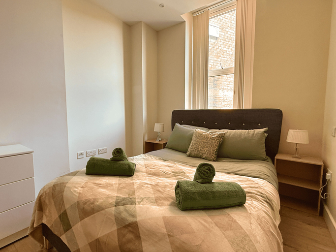 Room 5, Elegant 2 Bed City Centre Flat, Sheffield