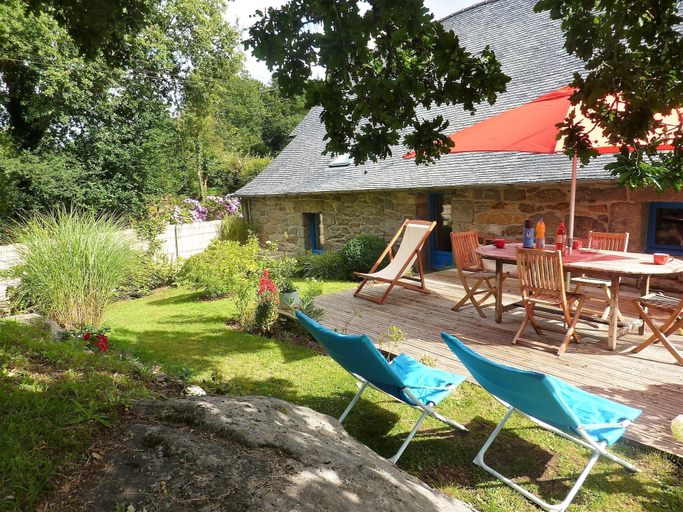 Outdoor dining, 17th Century Breton Cottage With Modern Interior on the Edge of a Forest, Finistère