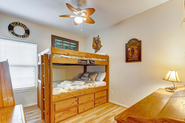 Room 3, Sharkyfin's Ii 3 Bedroom Home, Galveston