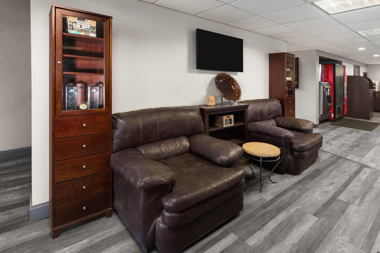 Public Area 2, Days Inn by Wyndham Pierre, Hughes