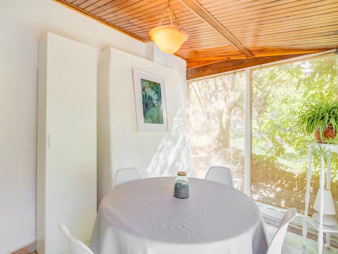 Dining 5, Peaceful Garden Retreat, Berre, Alpes-Maritimes