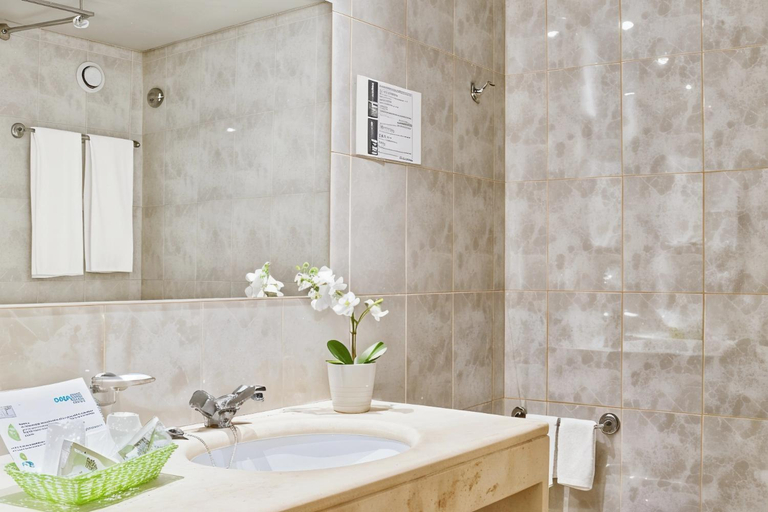 Bathroom 4, The Ondamar Hotel, Albufeira