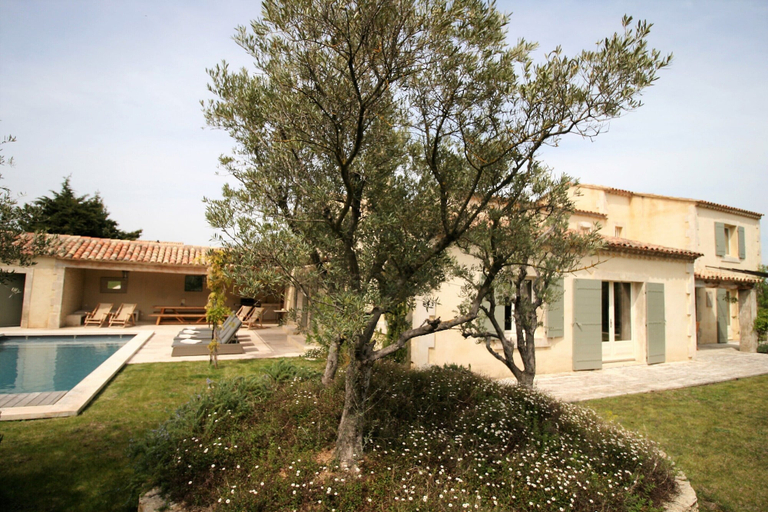 Exterior 4, Mas in Eygalieres With Heated Pool, Bouches-du-Rhône