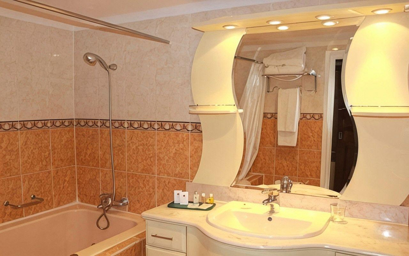 Bathroom 5, Hotel El-Djazair, Bouzareah