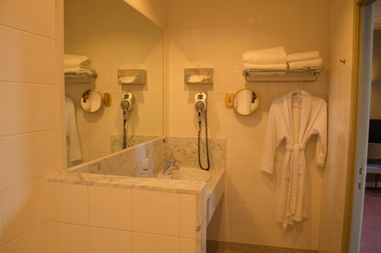 Bathroom 3, KASTEEL GRAVENHOF, Vlaams Brabant