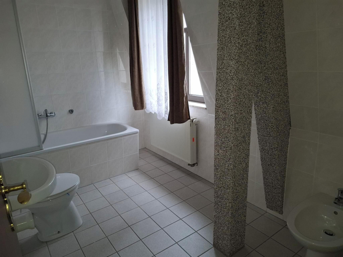 Bathroom 3, Weißes Roß, Saale-Holzland-Kreis