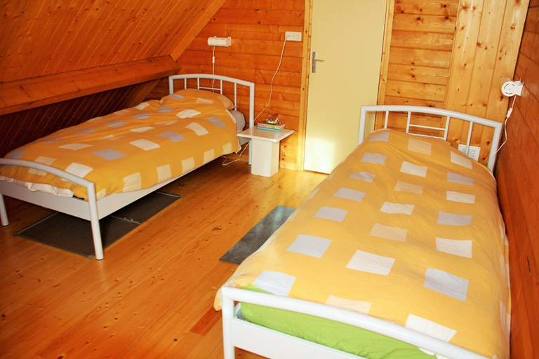 Room 5, Lakeside Escape for 6 Guests, Cantal