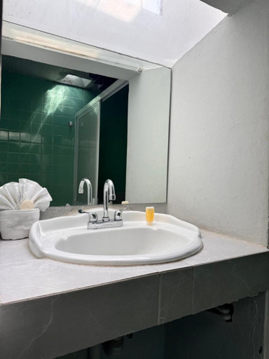 Bathroom 2, Hotel Casa 22, Allende