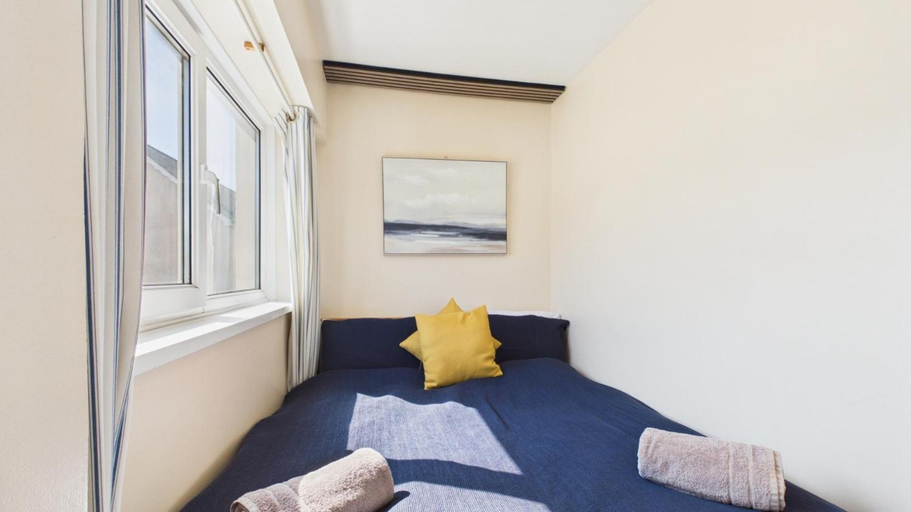 Bedroom, Harbour Hideaway - 1 Bedroom Apartment - Saundersfoot, Pembrokeshire