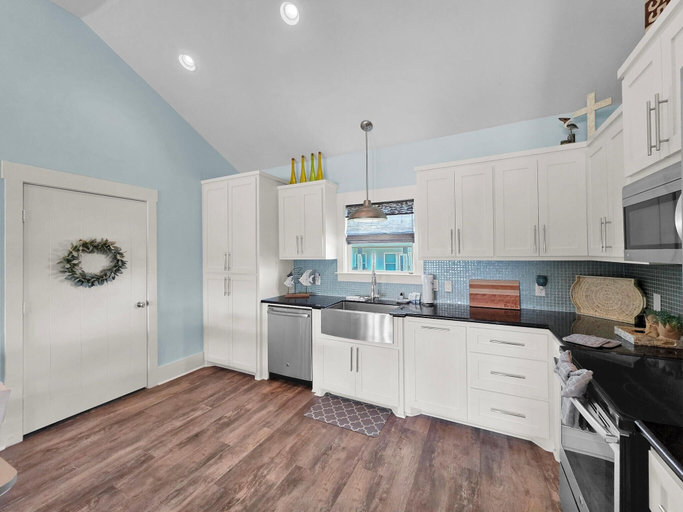 Private kitchen 4, Sun Of A Beach 3 Bedroom Home, Galveston