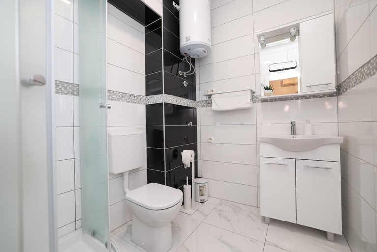 Bathroom 3, Sites of Zadar Apartments, Zadar