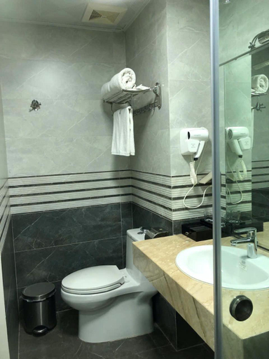 Bathroom 2, Hotel Nam Son, Thủy Nguyên