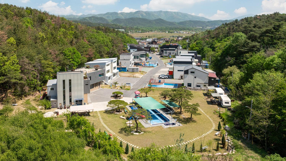Exterior & Views 2, Gyeongju Ain Kids Pool Villa, Gyeongju
