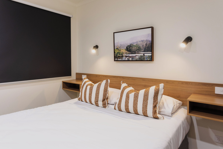 Bedroom 3, Coomera Lodge Hotel, Gold Coast
