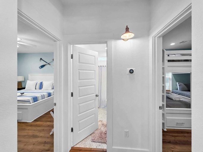 Room 2, Pearly Pelican 3 Bedroom Home, Galveston