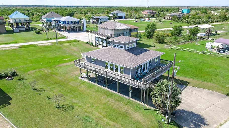 Exterior 5, Amy's Dream 3 Bedroom Home, Galveston