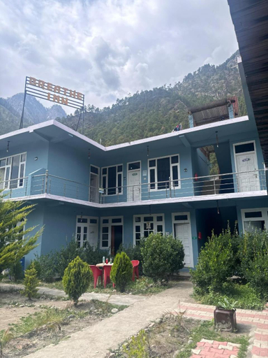 Exterior & Views