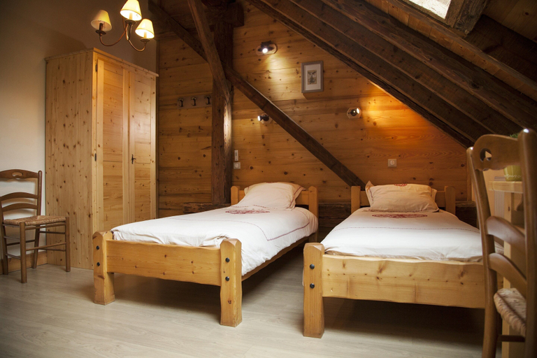 Room 5, Mansion in Albertville Near Ski Slopes, Savoie