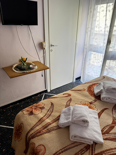 Bedroom 4, Hotel & Trattoria Le Caravelle, Genova
