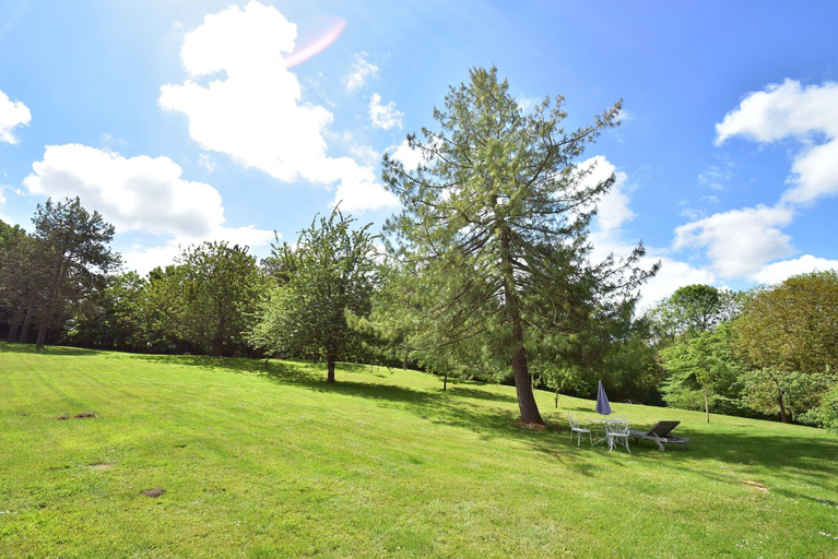 Garden 2, Riverside Retreat in Lantheuil, Calvados