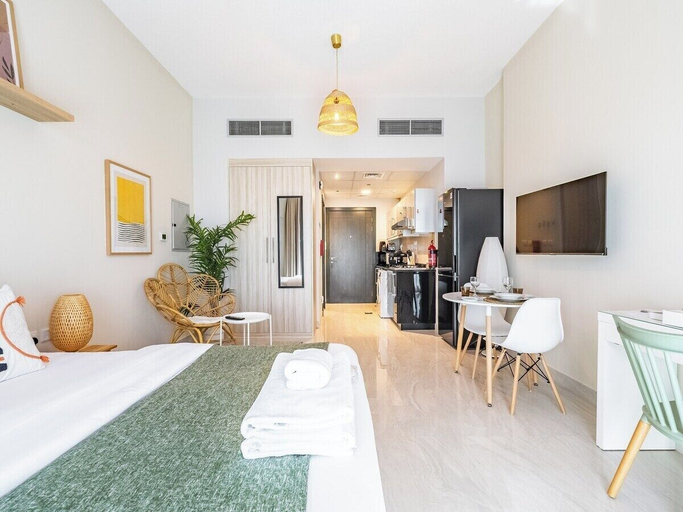 Bedroom 4, Charming Studio Escape With City View, Dubai